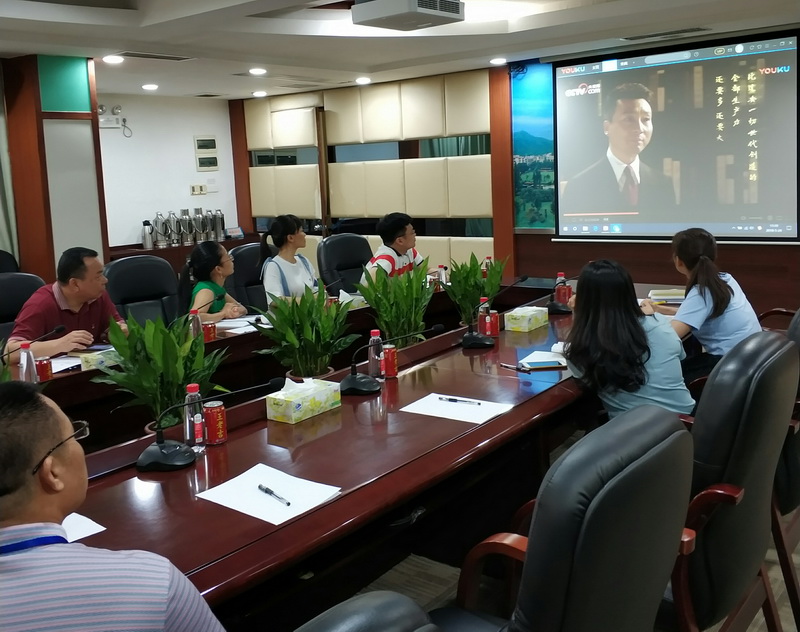 不忘初心、坚定信仰，重温《共产党宣言》——第五党支部第一党小组开展主题党日活动