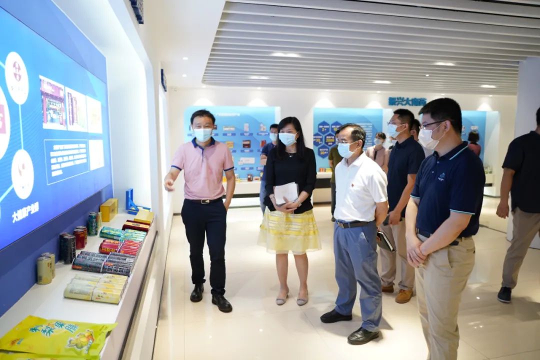 白云区科工商信局领导一行到广药集团白云山制药总厂调研