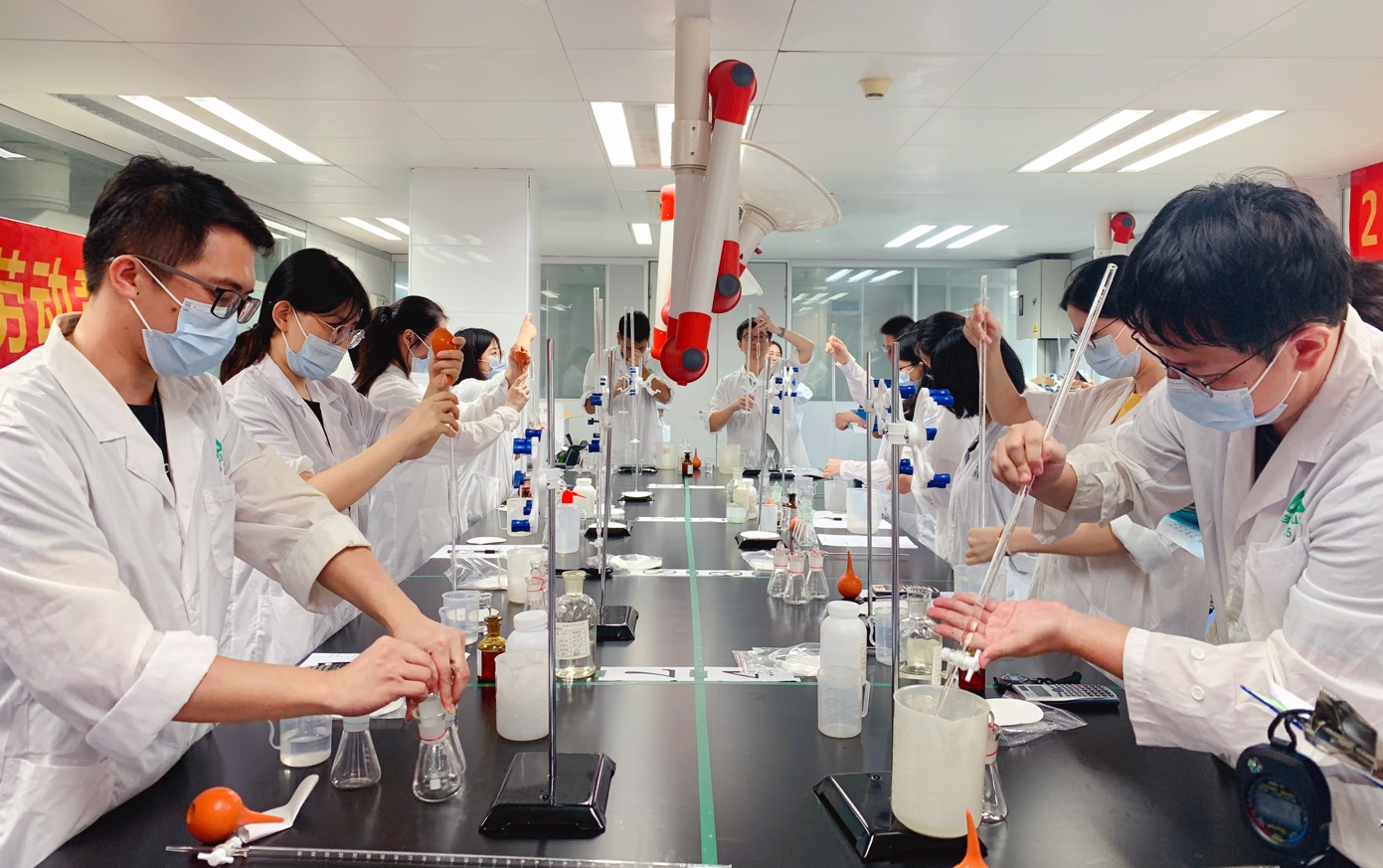 2021年质量管理部联合药物研究所开展酸碱滴定技能劳动竞赛